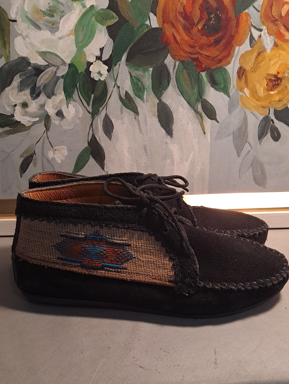 Minnetonka El Paso Black Suede Leather  Moccasin Tan Boho Southwestern Accent